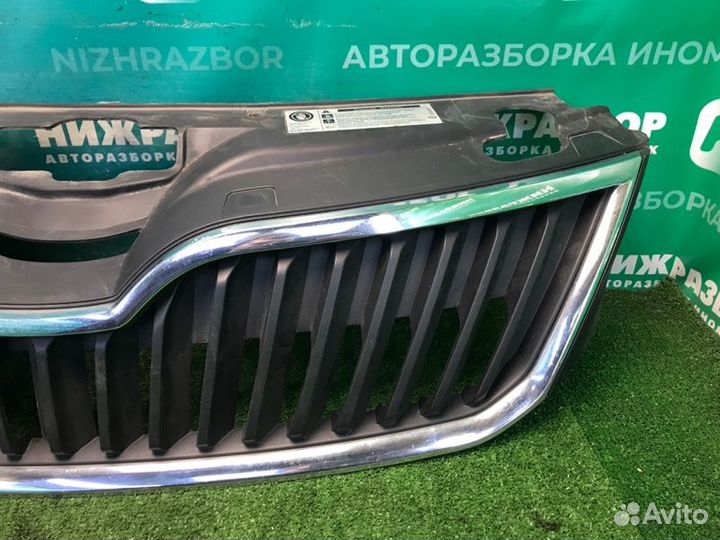 Решетка радиатора Skoda Rapid 2012-2020