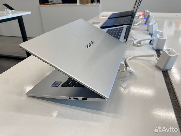 Новый ноутбук Huawei MateBook D 15 8/256Gb
