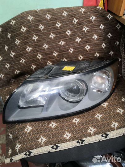 Фара левая Volvo V50 2004-2007