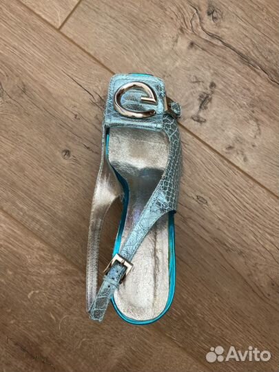 Босоножки кожаные