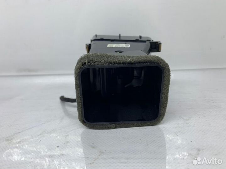 Дефлектор правый Volkswagen Touareg FL 3.6 2017