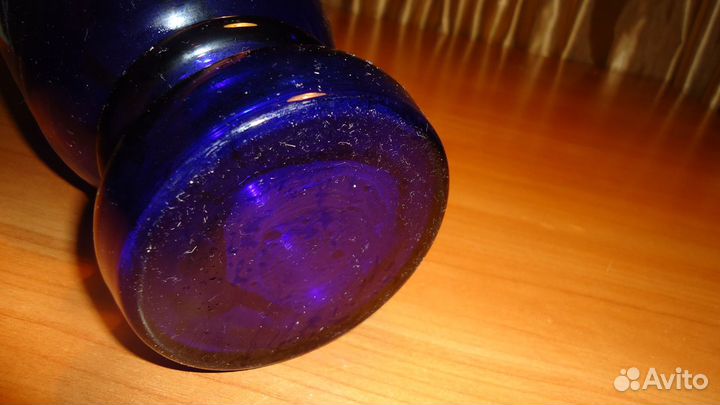 Ваза для цветов из синего стекла. Чехословакия