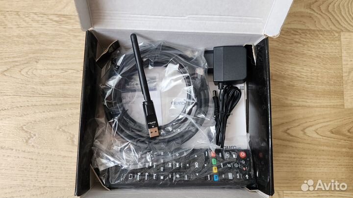 Приставка Smart TV Aura HD Wi-Fi