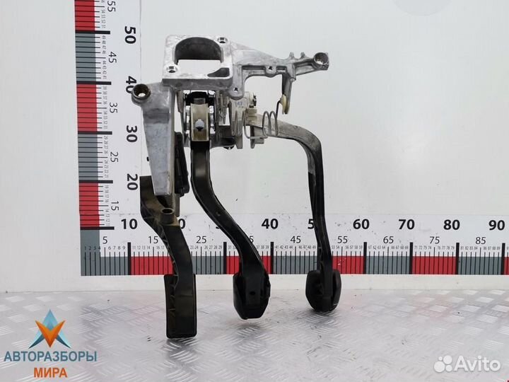 Педаль Volkswagen Passat B5 рест. 2004 8D1721117P