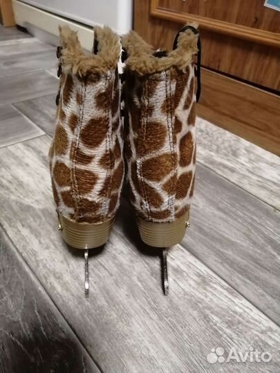 Коньки фигурные р. 30