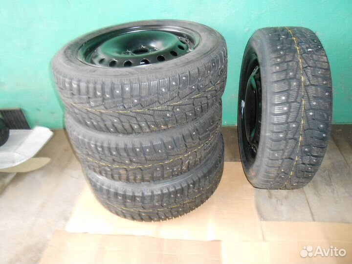 Roadstone Winguard Spike 205/55 R16 и 205/55 R16 200H