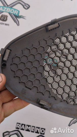 Решетка динамика передняя правая Peugeot 406 8B