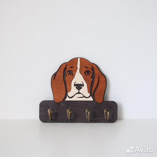 Вешалка для поводков с 4-мя крючками Бигль