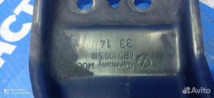 Правый кронштейн переднего подрамника Volkswagen