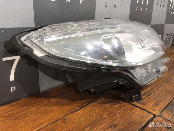 Фара правая Peugeot 2008 13-16 Б/у Оригинал