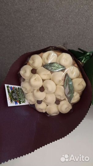 Букеты из шоколадных пельменей с орехом