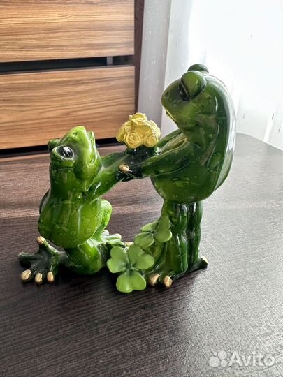Статуэтка лягушки