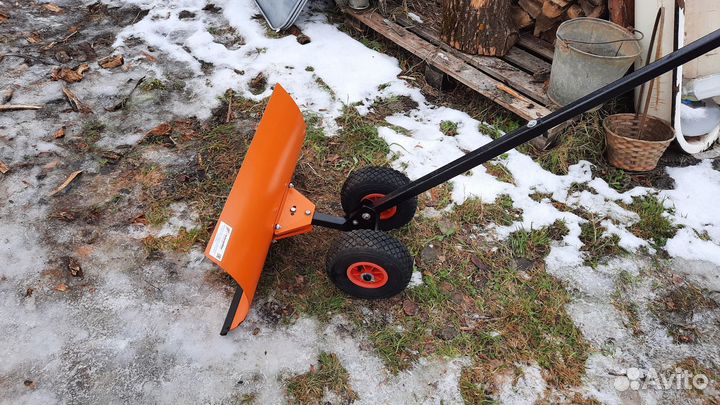 Лопата для снега на колесах