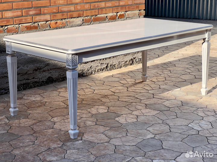 Стулья и стол