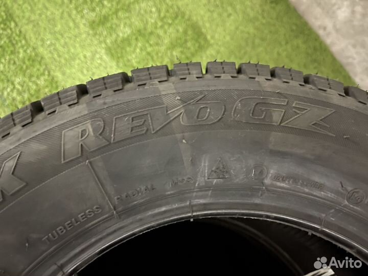 Bridgestone Blizzak Revo GZ 215/60 R16 95S