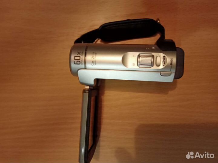 Sony Handycam DCR-SX40 с оптикой Carl Zeiss