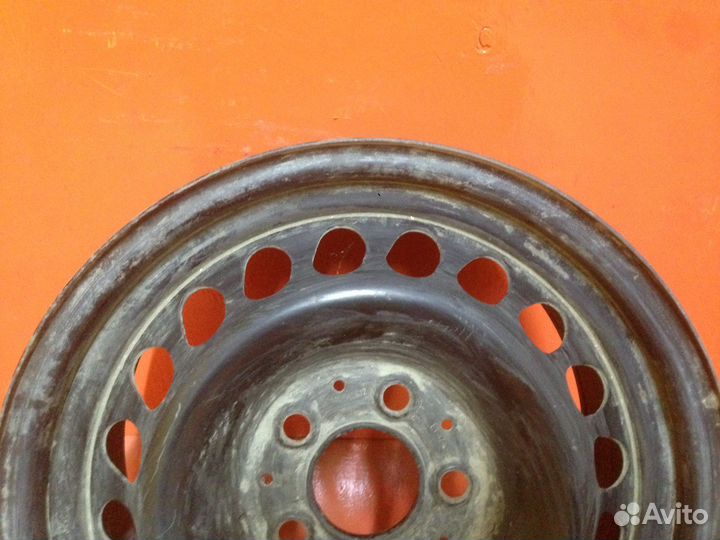 Есть трещина. 1 шт. Диски - R15 (5х114,3)
