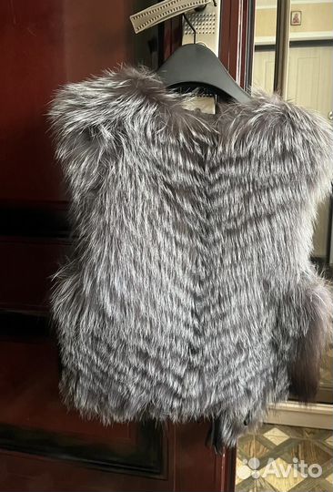 Продаю женский меховой жилет 46 размер