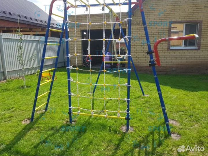 Уличный спортивный комплекс