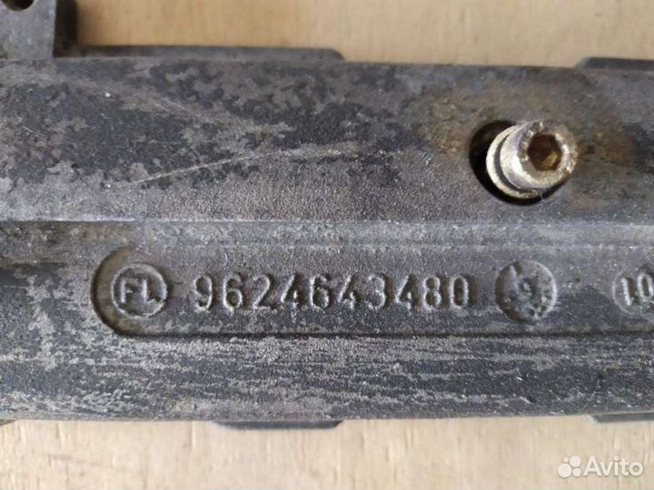 Клапанная крышка Peugeot 406 1999г. LFY