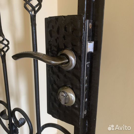 Кованная входная дверь
