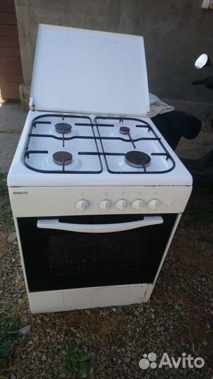 Газовое плиту продаём четырёхконфоркам