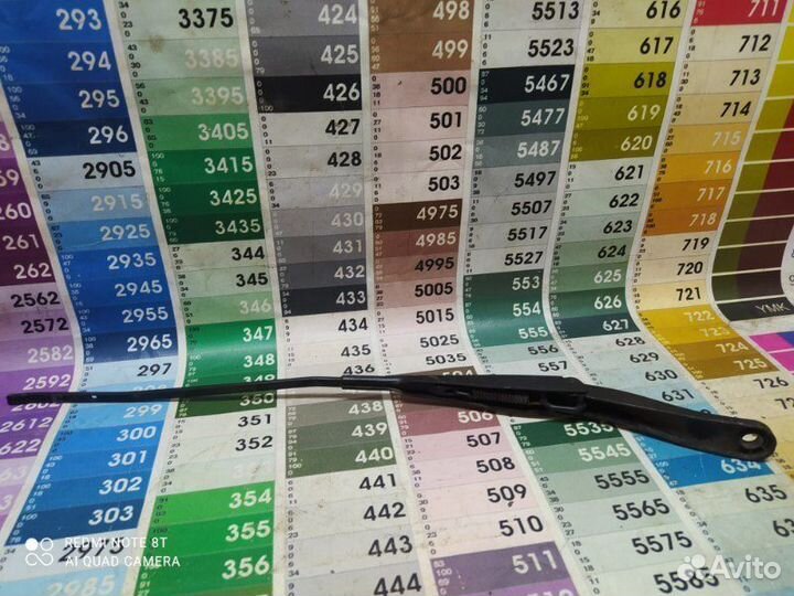 Поводок стеклоочистителя правый Renault Logan 2