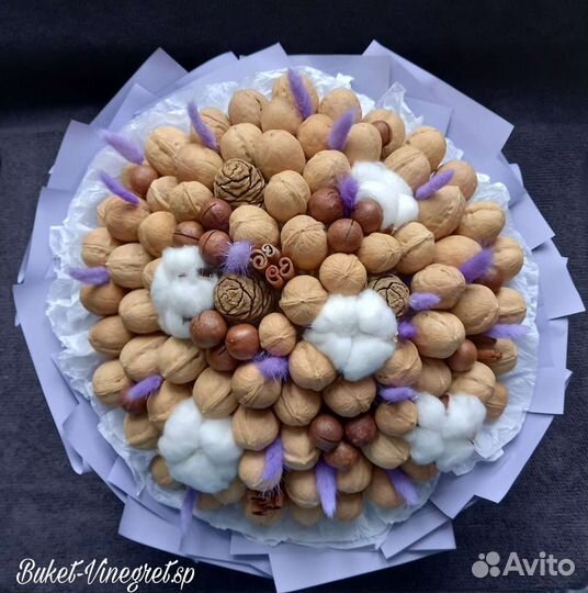 Съедобные букеты из орехов и сухофруктов