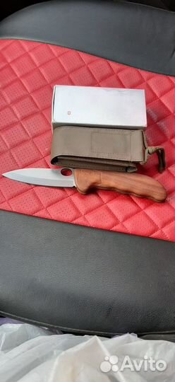 Нож Victorinox Hunter Pro, 136 мм, рукоять из орех