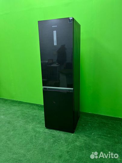 Холодильник с нижней морозильной камерой Samsung R