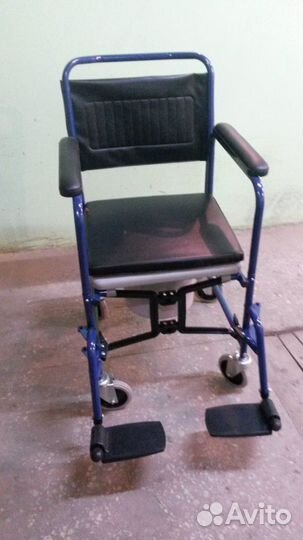 Кресло-коляска с сан. оснащением 