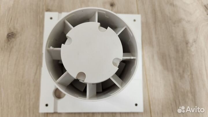 Вытяжной вентилятор Silent CHZ 100 Design