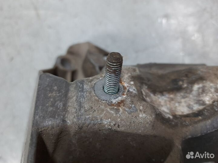 Кронштейн опоры двигателя левый Ауди А6 С5