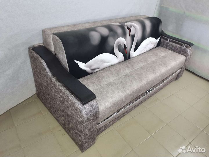 Диван на металлокаркасе