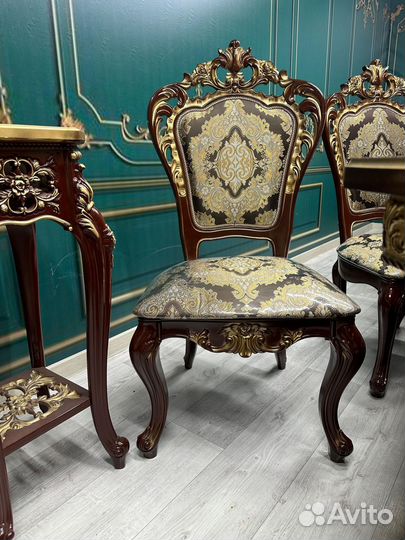 В наличии стол