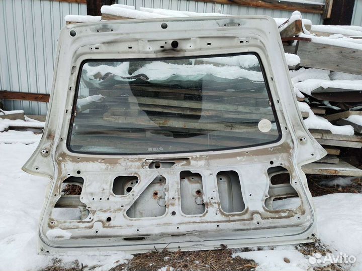 Дверь багажника тайота Королла ае100