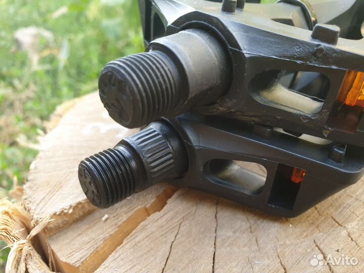 Педали для велосипеда пластиковые