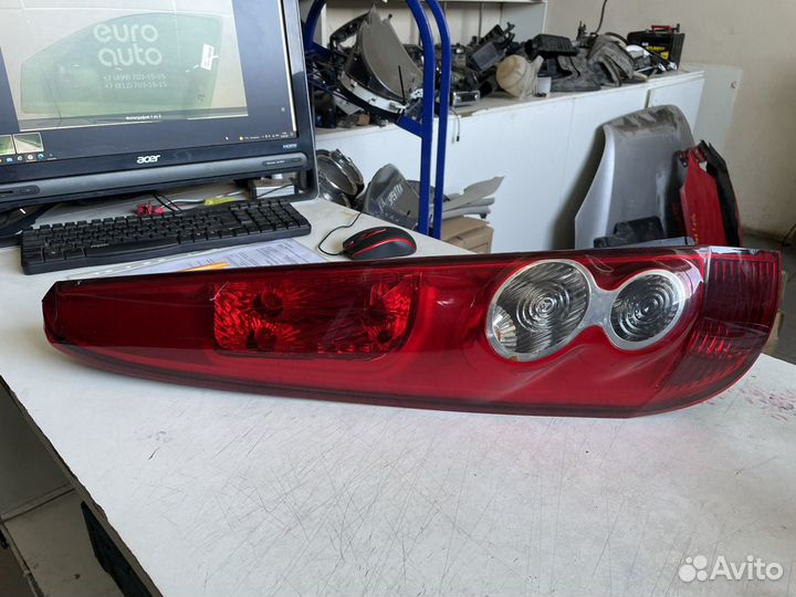 Фонарь задний левый Ford Fiesta MK5 5 дверей