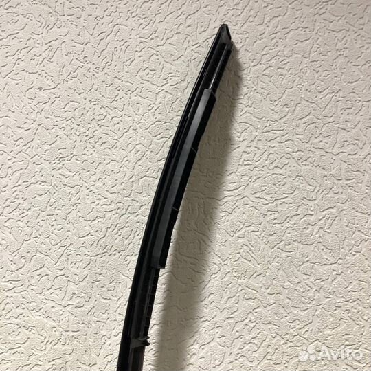 Молдинг лобового стекла Toyota land Cruiser 200