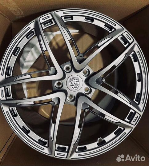 Кованые диски на Porsche Cayenne R21