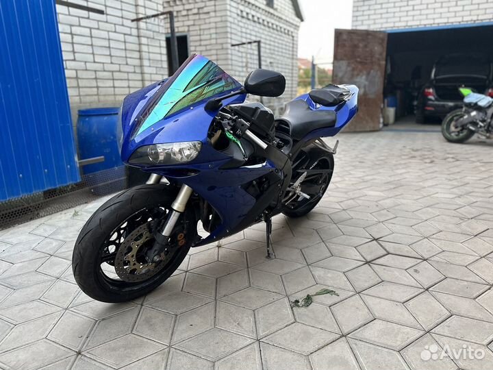 Yamaha YZF R1