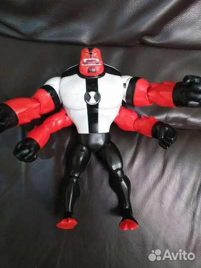 Силач из Бэн 10