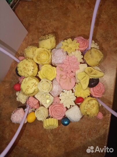 Сладкие букеты из шоколада