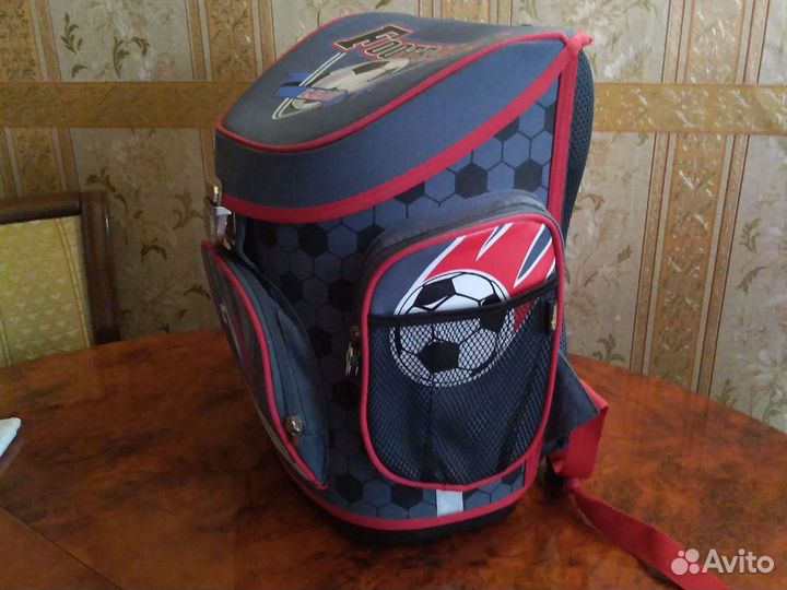 Рюкзак школьный