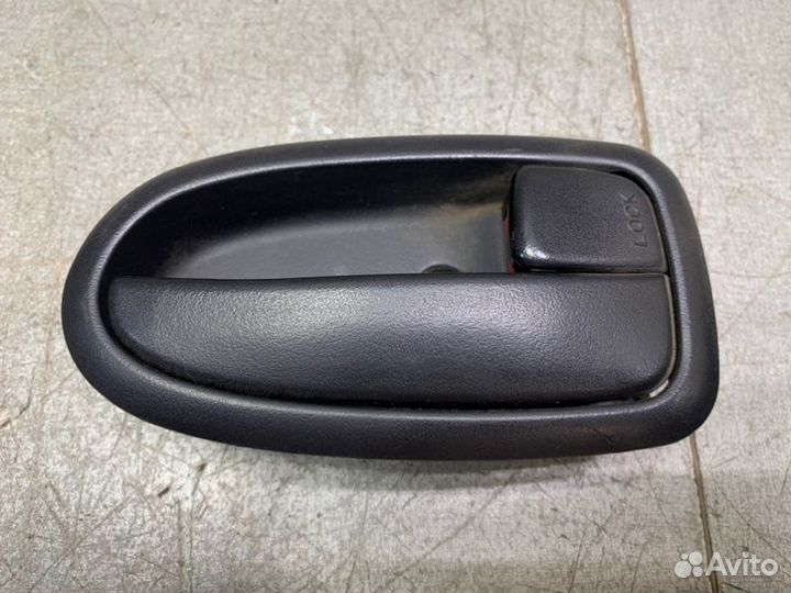 Ручка двери внутренняя правая Hyundai Matrix 1