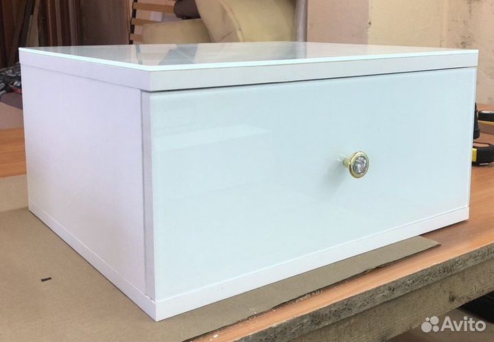 Тумба подвесная с белым стеклом