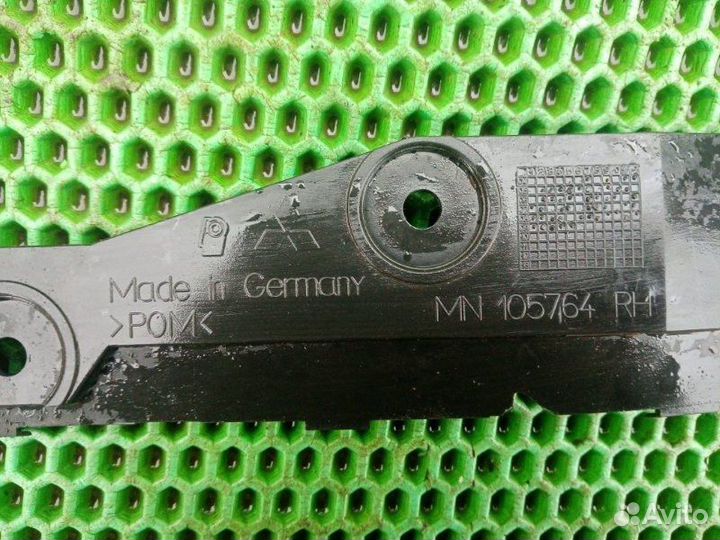 Крепление бампера заднее правое Mitsubishi Colt