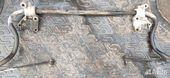 Передний стабилизатор поперечной устойчив Пежо 607