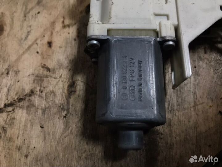 Моторчик стеклоподъемника передний правый Ford