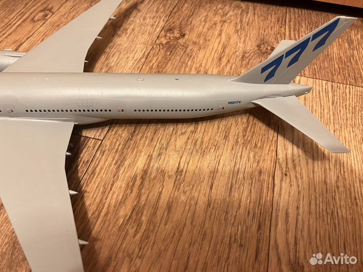 Модель самолета boeing 777